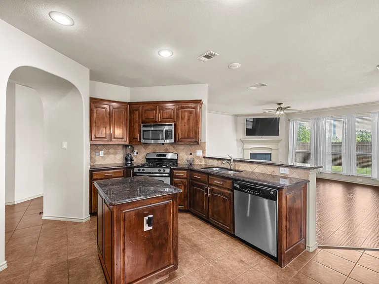 5701 Paluxy Sands Trl — Photo 16