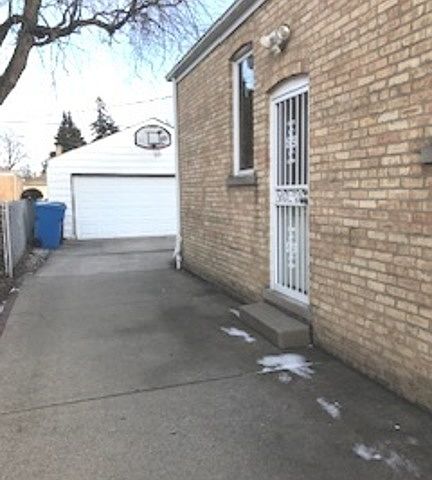 2nd image of 5009 N Mont Clare Ave