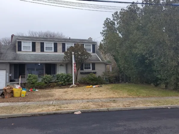 42 Southampton Dr, Massapequa, NY 11758