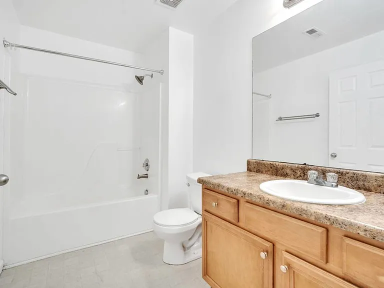 100 Maximus Dr — Photo 5