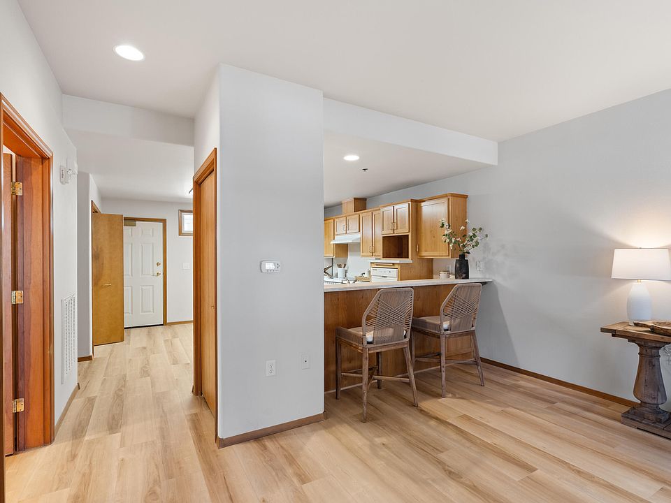 1st image of 851 Pavilion Pl