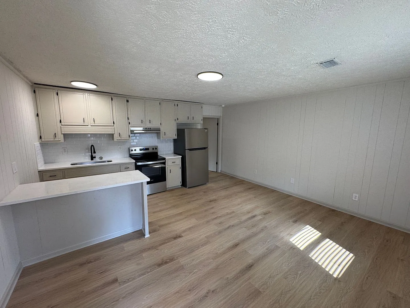 194 Lee St — Photo 3