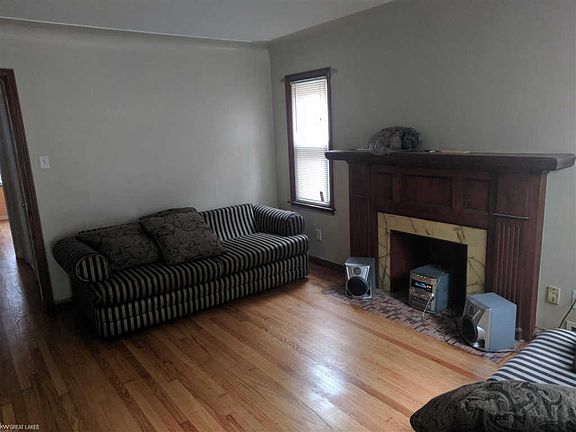 2nd image of 6007 Hereford St