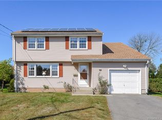 17 Glenn Ln, West Hartford, CT 06110