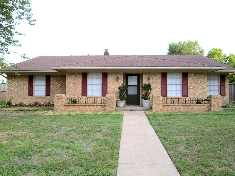 1st image of 2420 Peppertree Pl