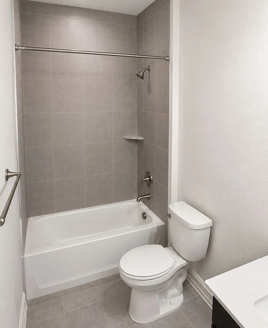 5 bed, 3500 sqft, $3,800 — Photo 2