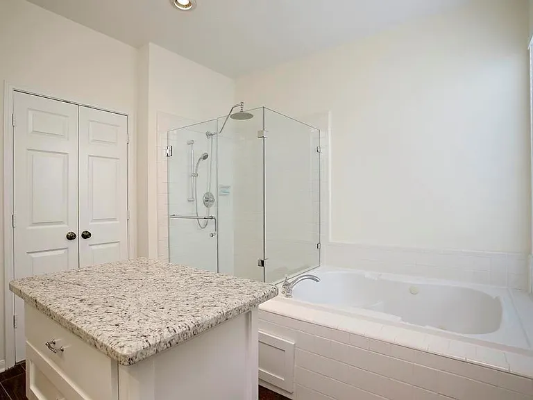 6902 Afton Woods Dr — Photo 12