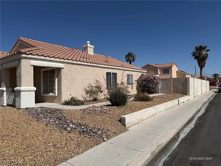 166 Windy Creek Ave — Photo 3