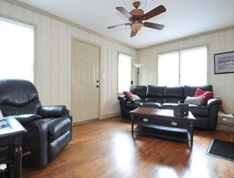 Living Room/TV Room