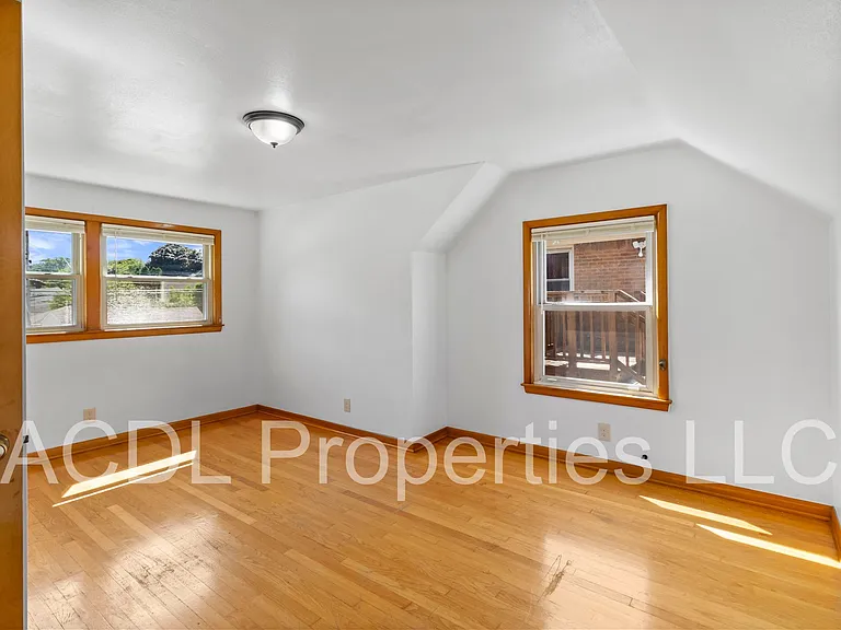 8215 W Burleigh St — Photo 9