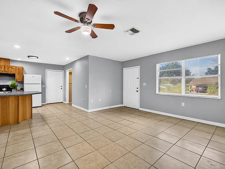12435 Clear Lake Dr — Photo 4