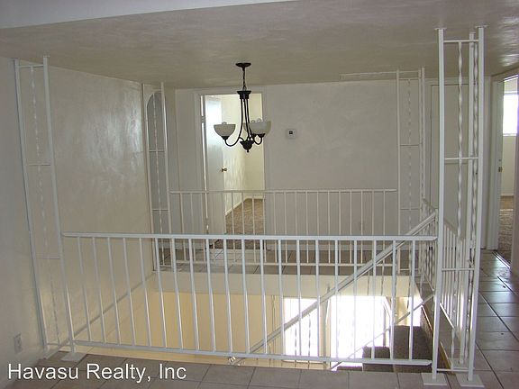 5th image of 3175 Desert View Ct APT 1