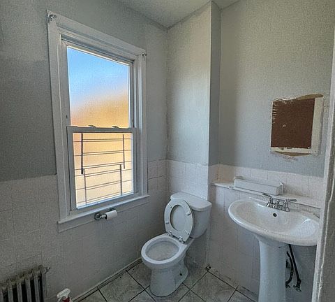 4th image of 42-44 Vineyard Ave #2