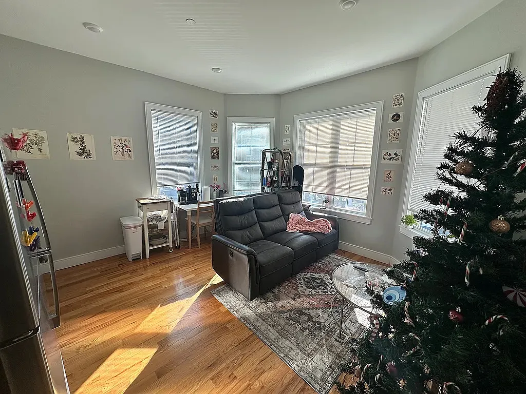 2 bed, 9999 sqft, $3,800 — Photo 2