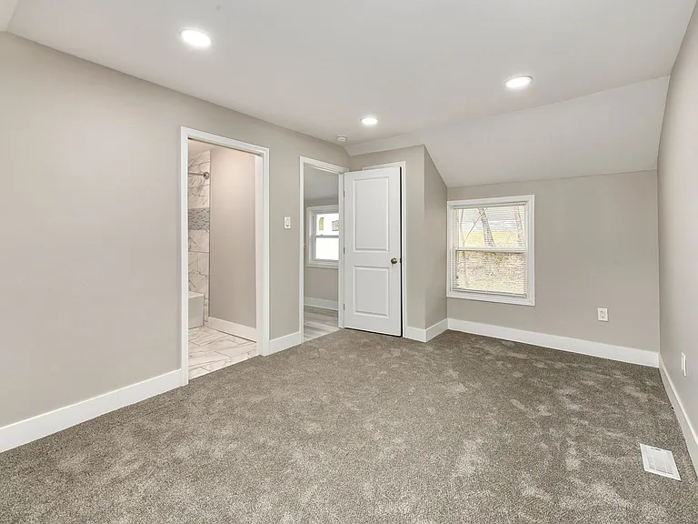 2313 Michigan Ave — Photo 23