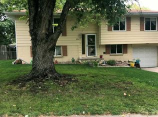 4805 S 102nd St, Omaha, NE 68127