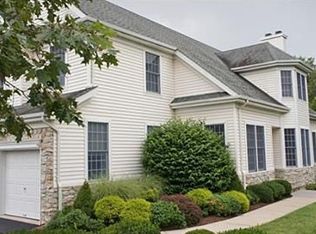 69 La Costa Dr, Annandale, NJ 08801