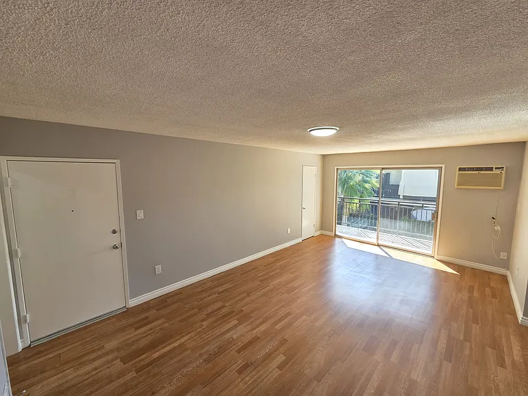 13813 Oxnard — Photo 18