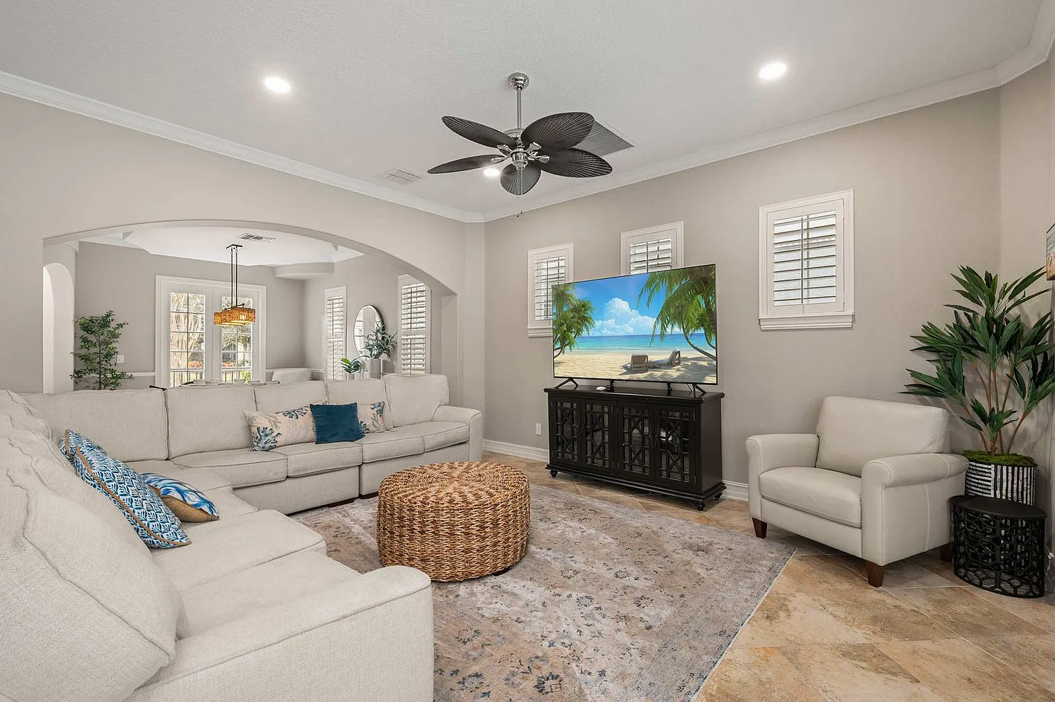 5 bed, 5.0 bath, 7050 sqft, $5,925 — Photo 1