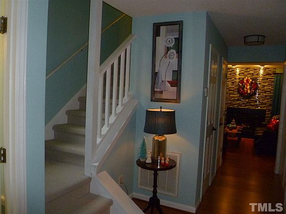 4th image of 546 Darby Glen Ln