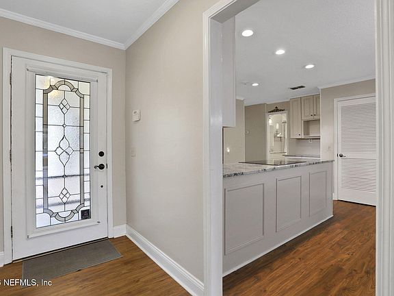 4th image of 8 FOX VALLEY Drive