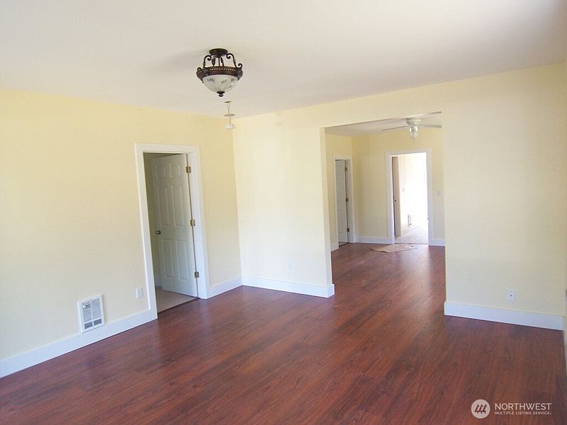 3rd image of 805 S Donovan Street