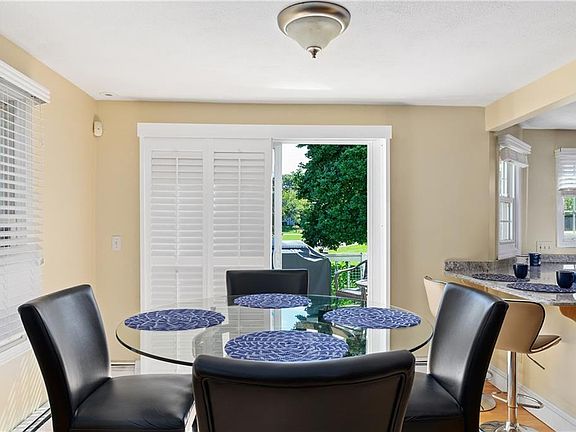 5th image of 42 Knoll Pl #A