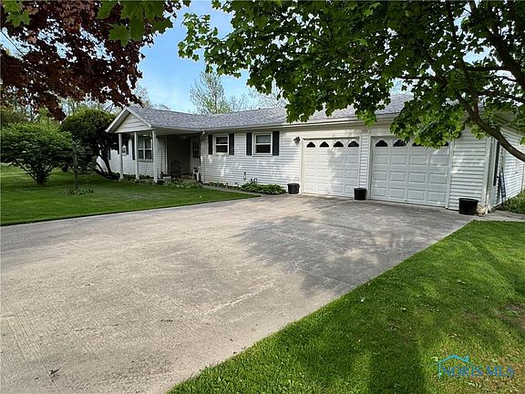 3rd image of 1521 Darbyshire Dr