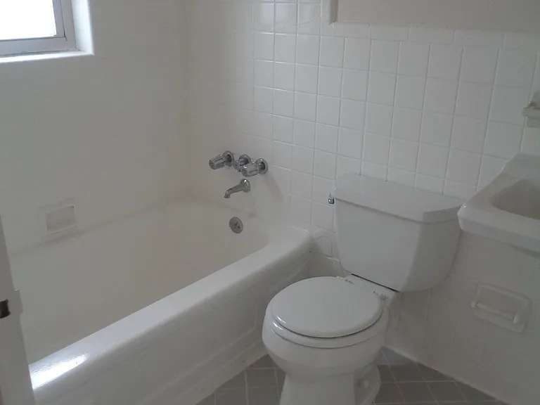 1 Bedroom w/ Attached Garage