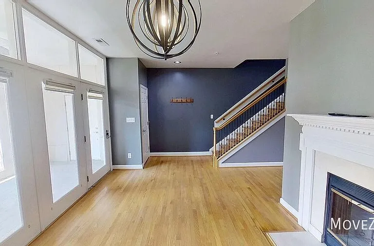 208 E Davie St — Photo 14