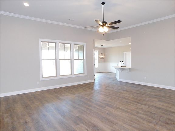4th image of 2649 Lee Road 401