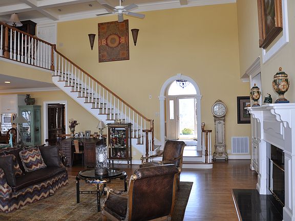 4th image of 1345 Town And Country Dr