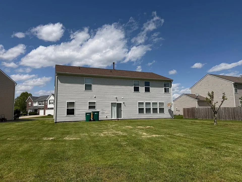 4 bed, 2900 sqft, $2,425 — Photo 2