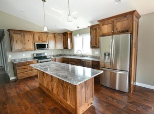 3251 43rd Ave S, Grand Forks, ND 58201