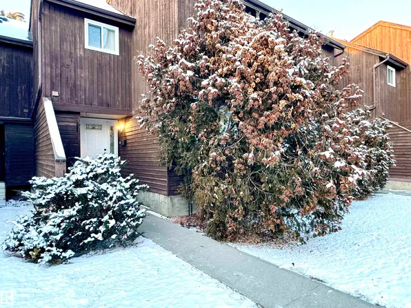 2758 105th St NW, Edmonton, AB T6J 4J3