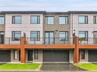 4 Victor St #E, Ottawa, ON K2S 1H9