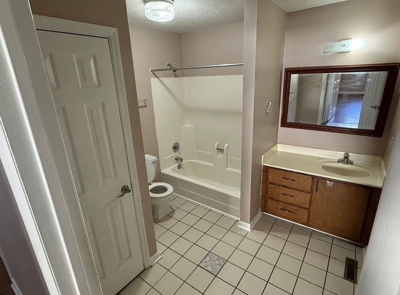 2 bed, 927 sqft, $1,200 — Photo 2