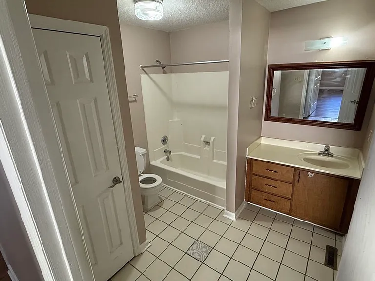 411 E Moore St — Photo 2