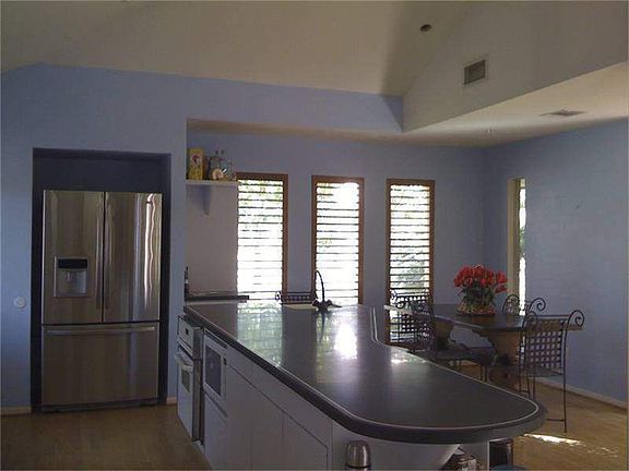 3rd image of 630 Bayview Dr