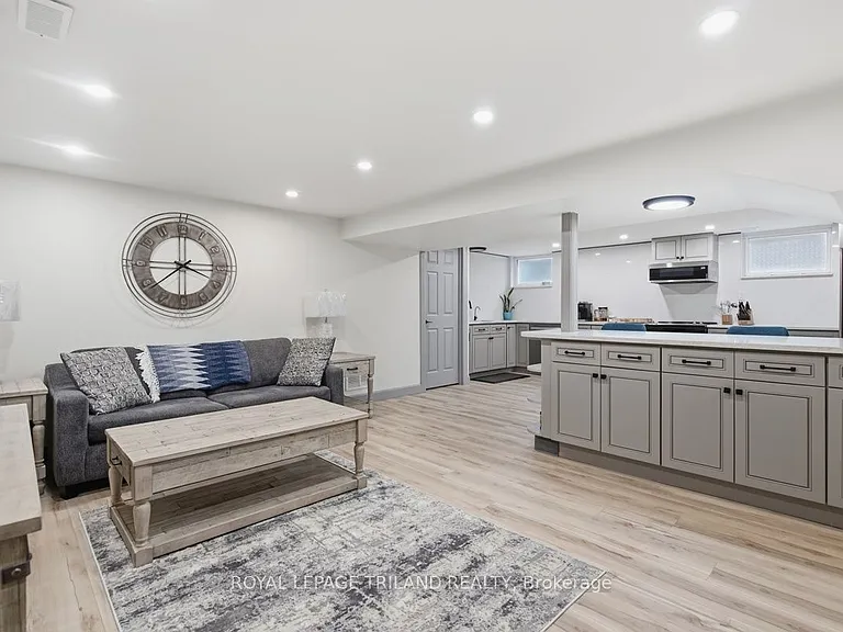 27 Aldborough Ave — Photo 11
