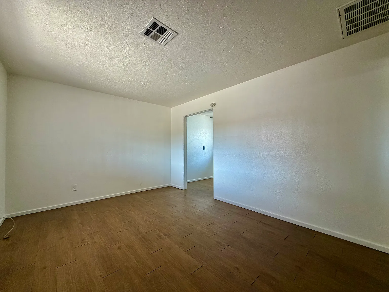 1 bed, 550 sqft, $995 — Photo 2
