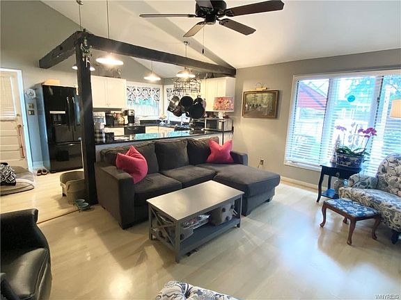3rd image of 86 Mona Dr