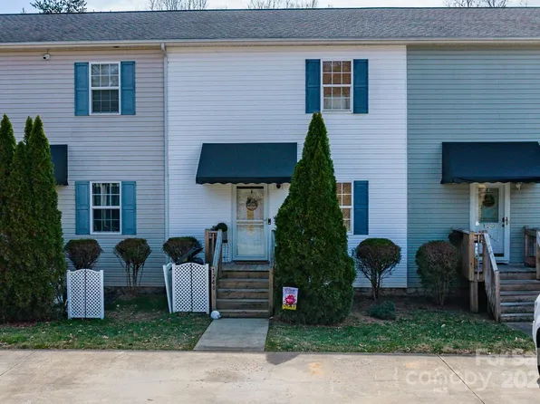 1240 Camelot Ct NE, Lenoir, NC 28645