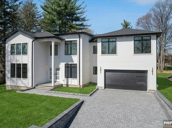 150 Howland Ave, River Edge, NJ 07661