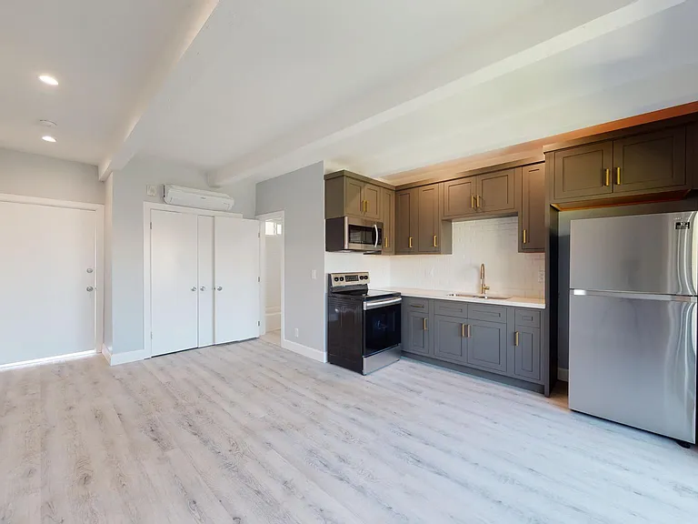 730 S Serrano Ave — Photo 12