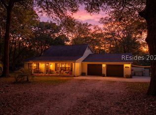 32 W Cedar Rd, Saint Helena Island, SC 29920