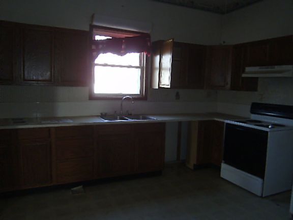 3rd image of 110 E Railroad Ave