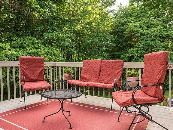 What an awesome way to finish your evening with beautiful backdrop of foliage.