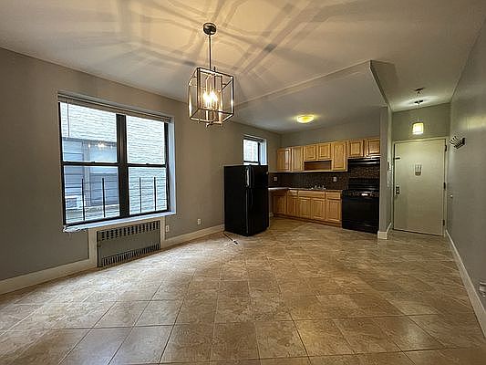1st image of 481 Montgomery St APT 2