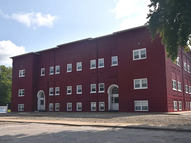 Waveland Place Apartments — Photo 2